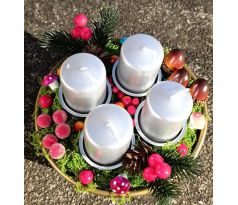 Adventní věnec ve zlaté misce